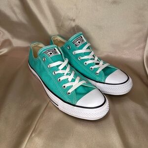 Women’s Converse All Stars. Never been worn!!